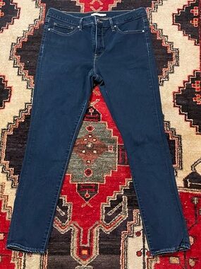Levi's dark wash Shaping Skinny jean